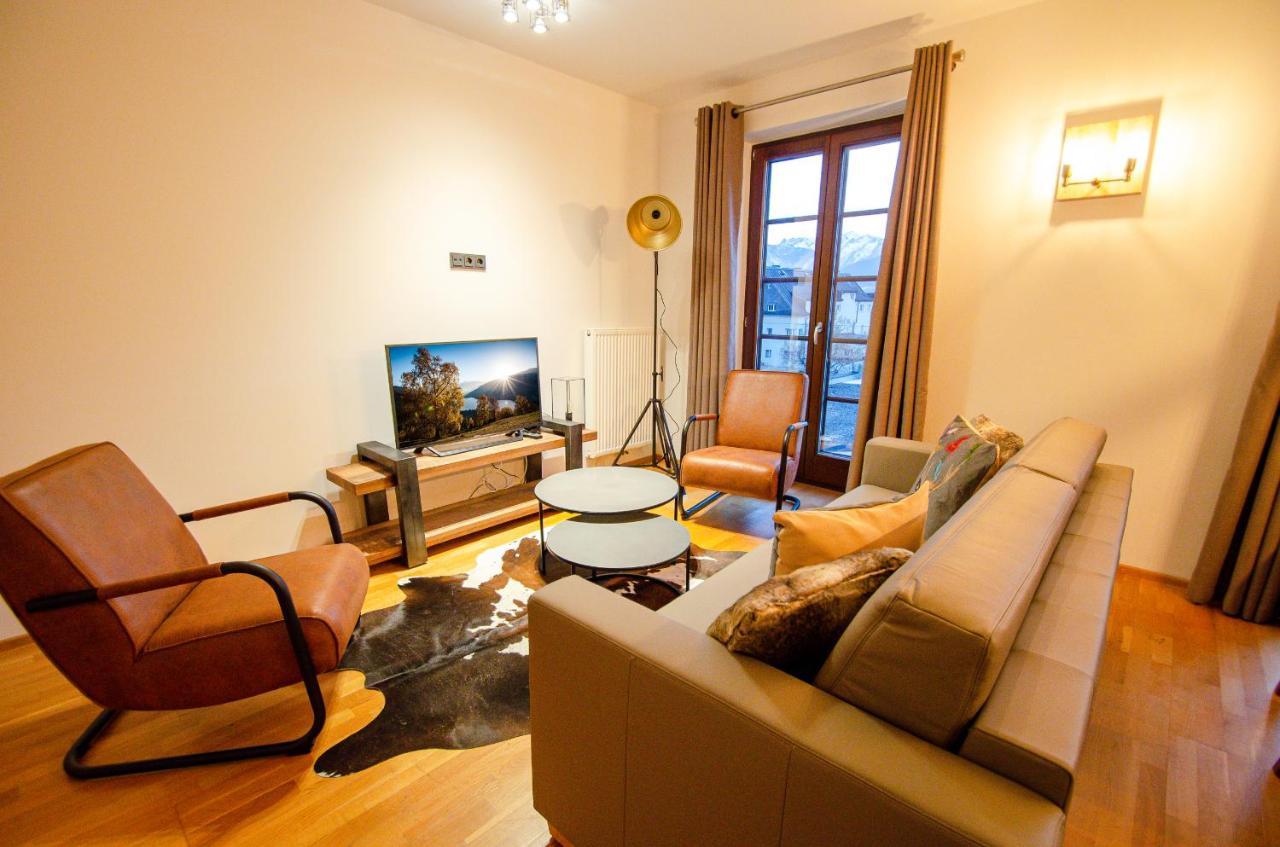 Post By In One Apartment *