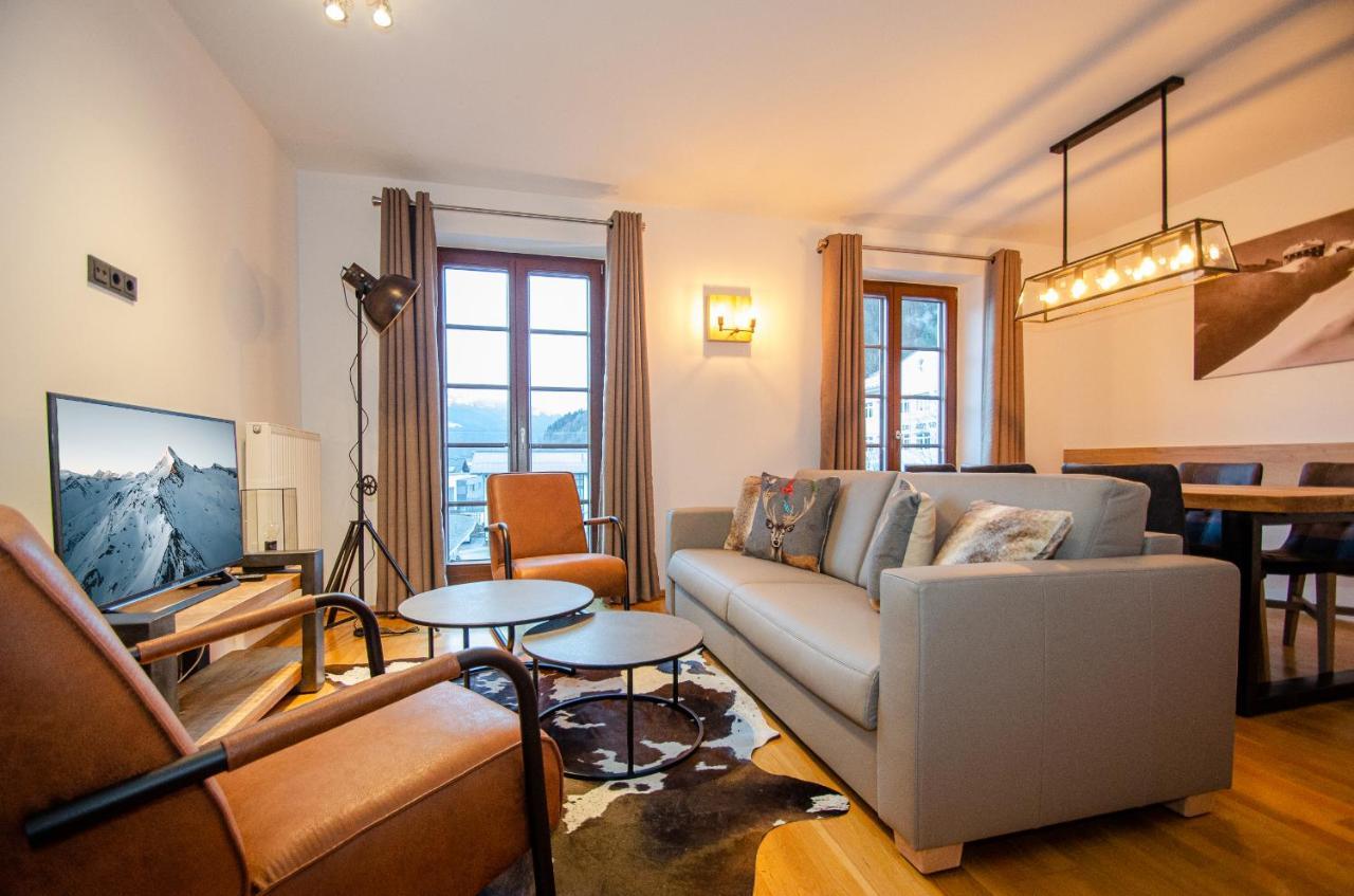 Post By In One Apartment *