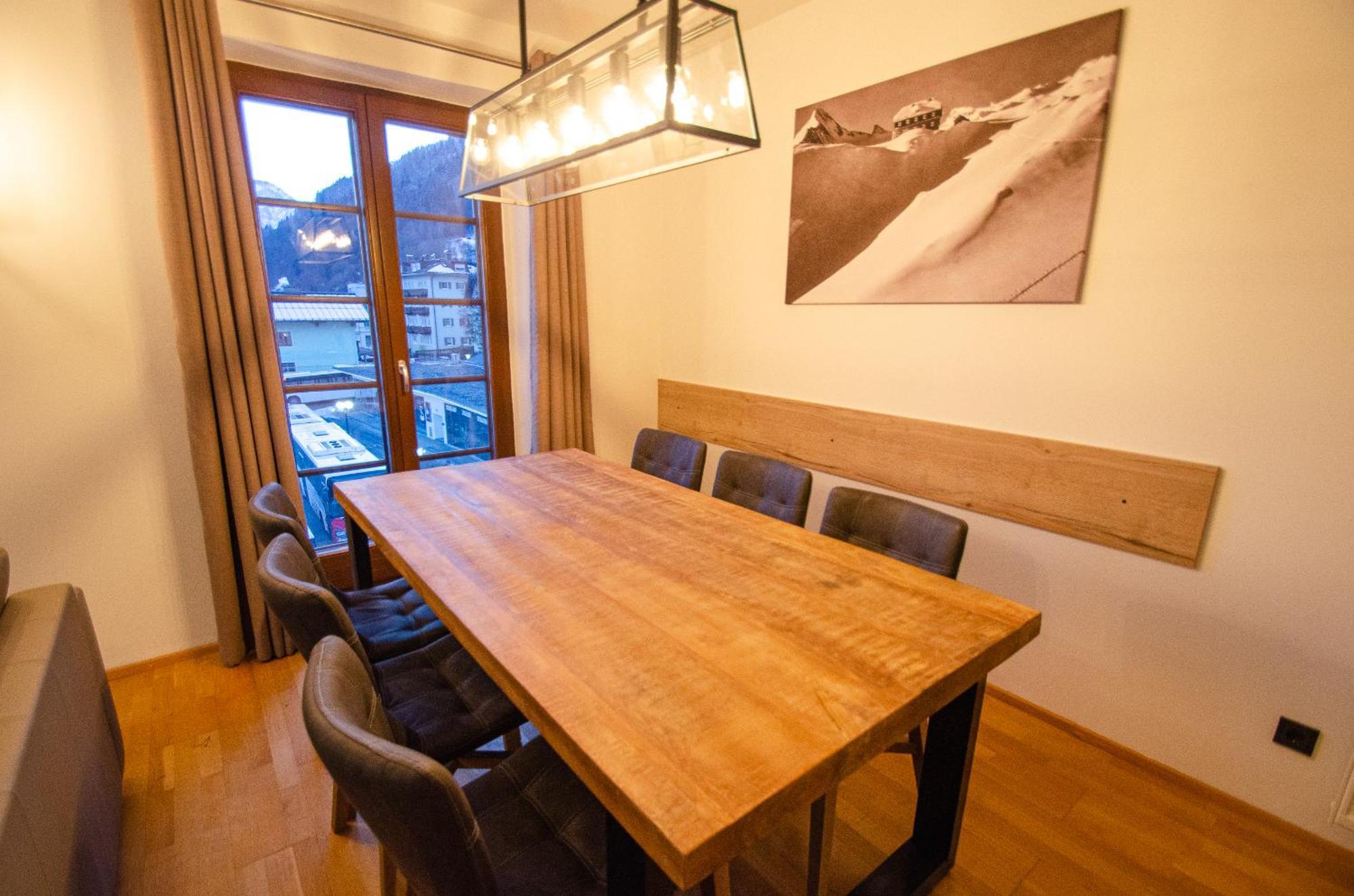 Post By In One Apartment *