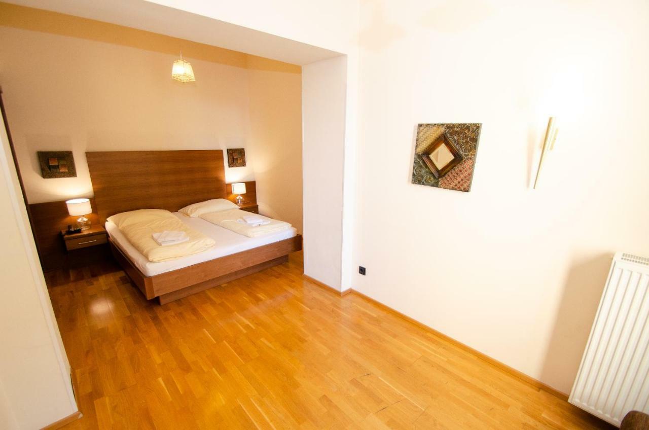 Post By In One Apartment